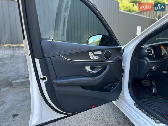 Белый Мерседес Е-Класс, объемом двигателя 1.95 л и пробегом 121 тыс. км за 43500 $, фото 38 на Automoto.ua