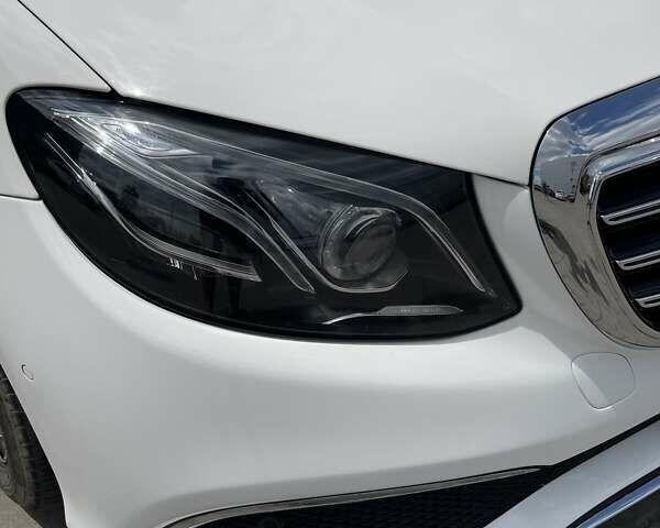 Белый Мерседес Е-Класс, объемом двигателя 1.99 л и пробегом 74 тыс. км за 39900 $, фото 7 на Automoto.ua