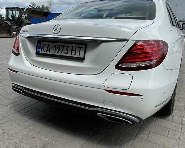 Белый Мерседес Е-Класс, объемом двигателя 1.99 л и пробегом 74 тыс. км за 39900 $, фото 4 на Automoto.ua