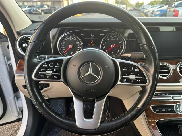 Белый Мерседес Е-Класс, объемом двигателя 2 л и пробегом 50 тыс. км за 12000 $, фото 9 на Automoto.ua