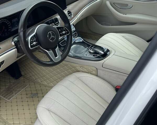 Белый Мерседес Е-Класс, объемом двигателя 1.99 л и пробегом 74 тыс. км за 39900 $, фото 15 на Automoto.ua