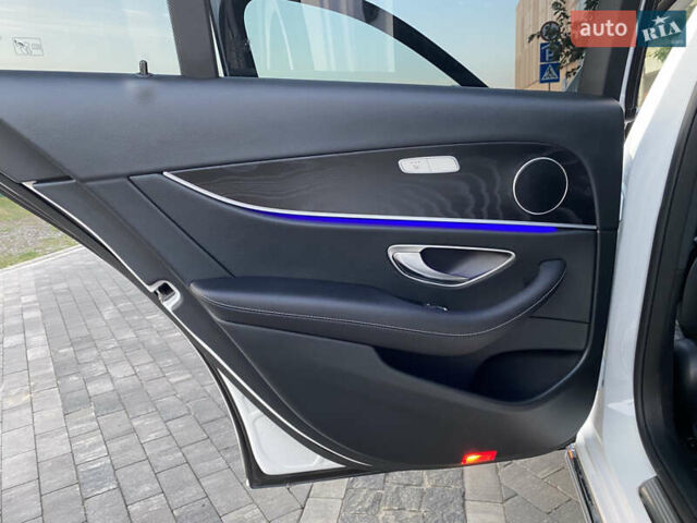 Белый Мерседес Е-Класс, объемом двигателя 2 л и пробегом 109 тыс. км за 33000 $, фото 47 на Automoto.ua