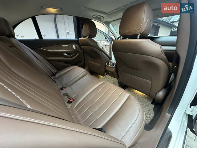 Белый Мерседес Е-Класс, объемом двигателя 1.9 л и пробегом 145 тыс. км за 32700 $, фото 14 на Automoto.ua