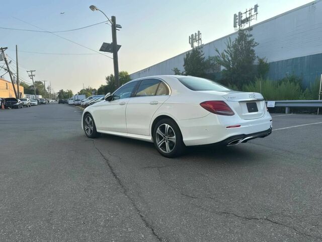 Белый Мерседес Е-Класс, объемом двигателя 2 л и пробегом 50 тыс. км за 12000 $, фото 5 на Automoto.ua