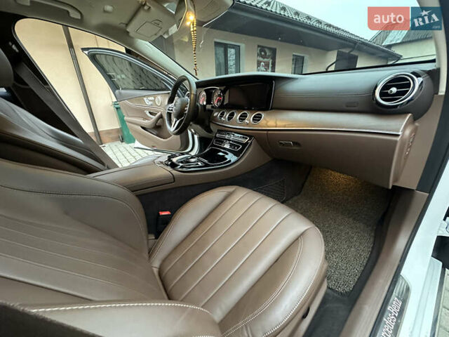 Белый Мерседес Е-Класс, объемом двигателя 1.9 л и пробегом 145 тыс. км за 32700 $, фото 11 на Automoto.ua