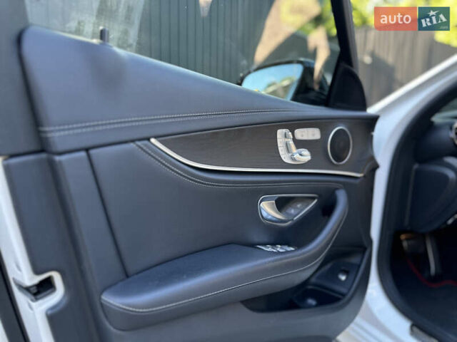 Белый Мерседес Е-Класс, объемом двигателя 1.95 л и пробегом 121 тыс. км за 43500 $, фото 39 на Automoto.ua