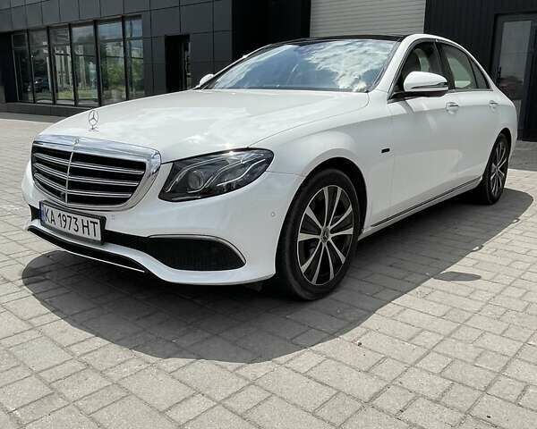 Белый Мерседес Е-Класс, объемом двигателя 1.99 л и пробегом 74 тыс. км за 39900 $, фото 1 на Automoto.ua