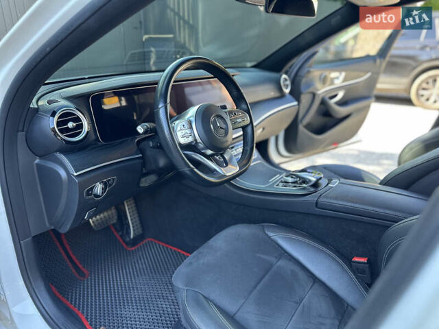 Белый Мерседес Е-Класс, объемом двигателя 1.95 л и пробегом 121 тыс. км за 43500 $, фото 44 на Automoto.ua