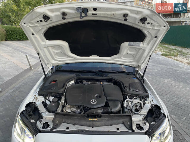 Белый Мерседес Е-Класс, объемом двигателя 2 л и пробегом 109 тыс. км за 33200 $, фото 80 на Automoto.ua