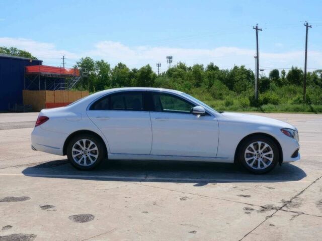 Мерседес Е-Клас 2019 у Кривому Розі на Automoto.ua Білий Мерседес Е-Клас, об'ємом двигуна 2 л та пробігом 31 тис. км за 16900 $, фото 3 на Automoto.ua