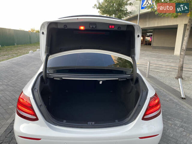 Белый Мерседес Е-Класс, объемом двигателя 2 л и пробегом 109 тыс. км за 33200 $, фото 32 на Automoto.ua