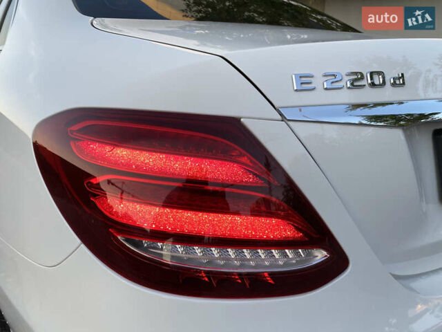 Белый Мерседес Е-Класс, объемом двигателя 2 л и пробегом 109 тыс. км за 33000 $, фото 22 на Automoto.ua
