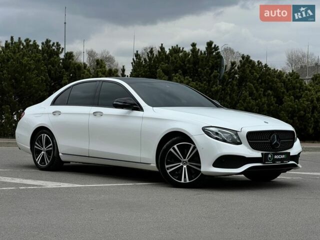 Белый Мерседес Е-Класс, объемом двигателя 1.95 л и пробегом 207 тыс. км за 33500 $, фото 2 на Automoto.ua