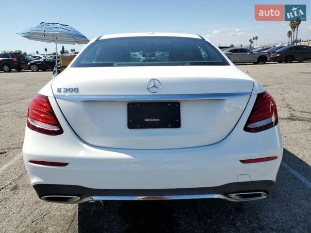 Мерседес Е-Класс 2019 в Львове на Automoto.ua Белый Мерседес Е-Класс, объемом двигателя 1.99 л и пробегом 85 тыс. км за 11000 $, фото 5 на Automoto.ua