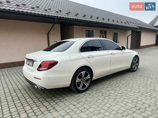 Белый Мерседес Е-Класс, объемом двигателя 1.9 л и пробегом 145 тыс. км за 32700 $, фото 7 на Automoto.ua