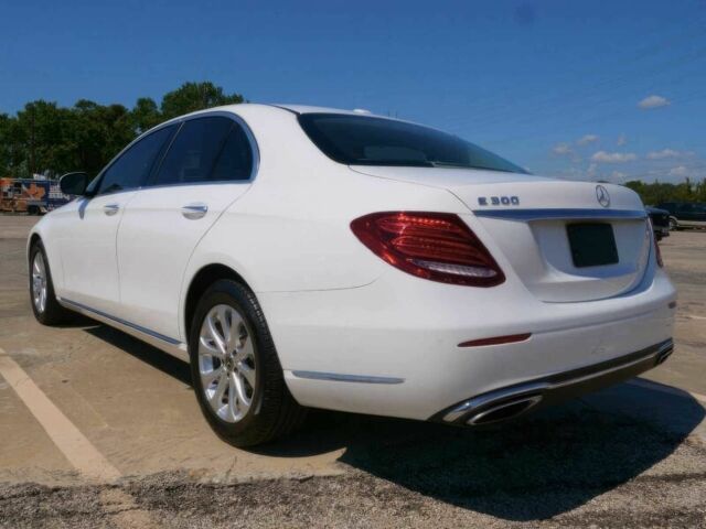 Мерседес Е-Клас 2019 у Кривому Розі на Automoto.ua Білий Мерседес Е-Клас, об'ємом двигуна 2 л та пробігом 31 тис. км за 16900 $, фото 6 на Automoto.ua