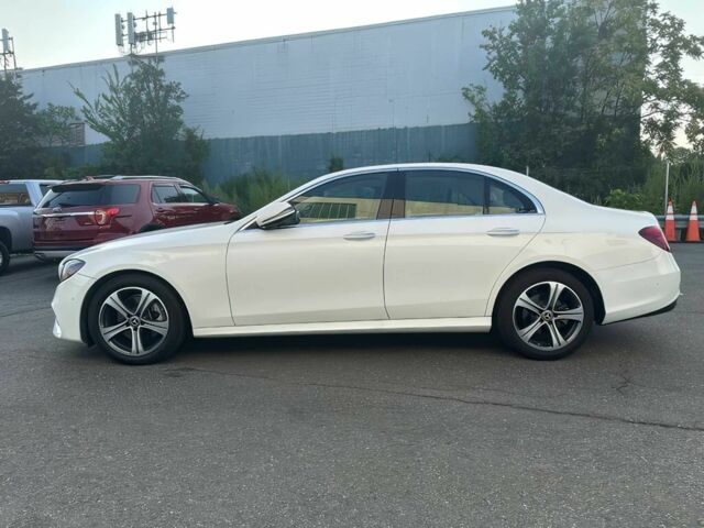 Белый Мерседес Е-Класс, объемом двигателя 2 л и пробегом 50 тыс. км за 12000 $, фото 3 на Automoto.ua