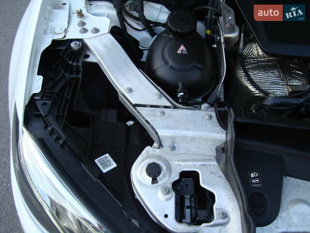 Белый Мерседес Е-Класс, объемом двигателя 2 л и пробегом 120 тыс. км за 33400 $, фото 37 на Automoto.ua