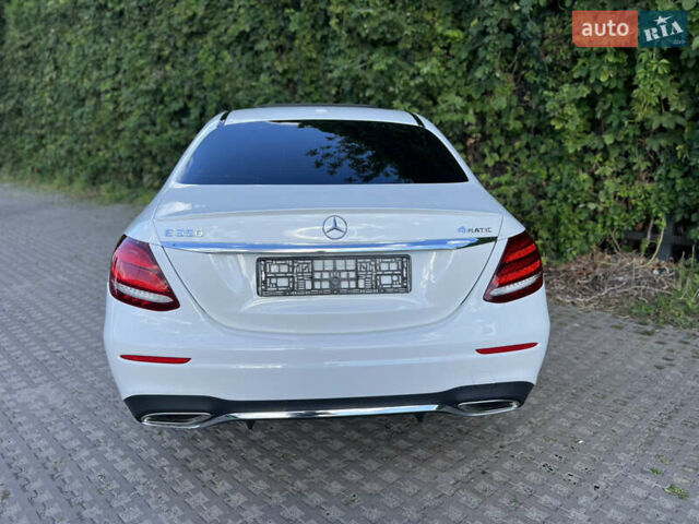 Белый Мерседес Е-Класс, объемом двигателя 2 л и пробегом 55 тыс. км за 42999 $, фото 12 на Automoto.ua