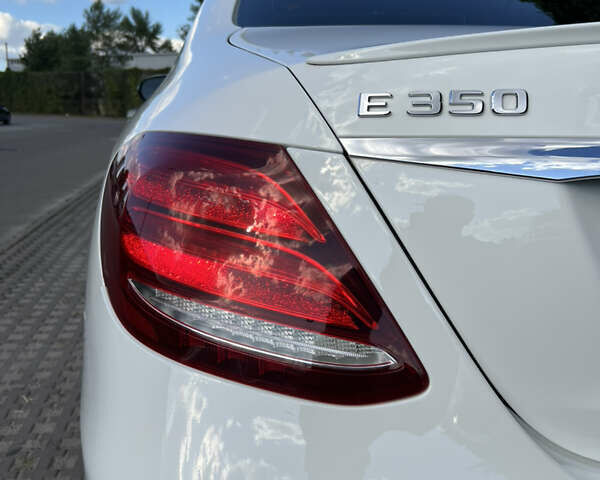 Белый Мерседес Е-Класс, объемом двигателя 2 л и пробегом 55 тыс. км за 42999 $, фото 24 на Automoto.ua