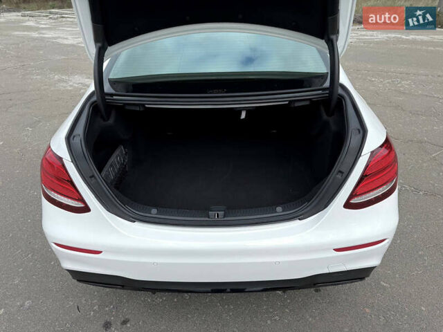Белый Мерседес Е-Класс, объемом двигателя 1.99 л и пробегом 64 тыс. км за 45500 $, фото 110 на Automoto.ua