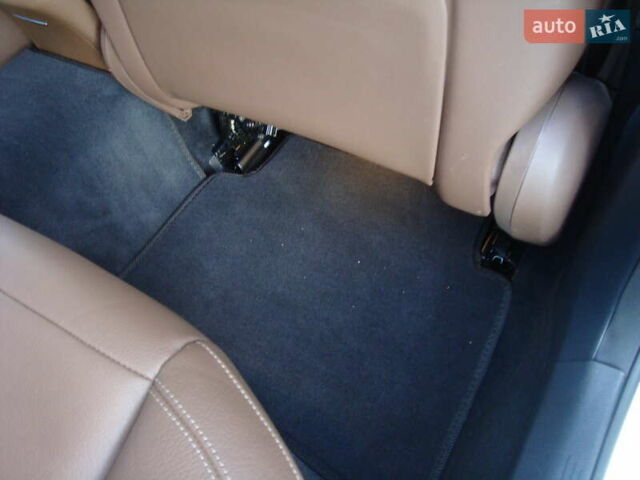 Белый Мерседес Е-Класс, объемом двигателя 2 л и пробегом 120 тыс. км за 33400 $, фото 18 на Automoto.ua