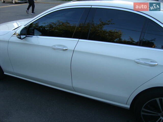 Белый Мерседес Е-Класс, объемом двигателя 2 л и пробегом 120 тыс. км за 33400 $, фото 3 на Automoto.ua