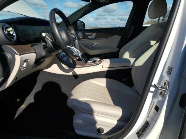 Белый Мерседес Е-Класс, объемом двигателя 2 л и пробегом 53 тыс. км за 9400 $, фото 6 на Automoto.ua