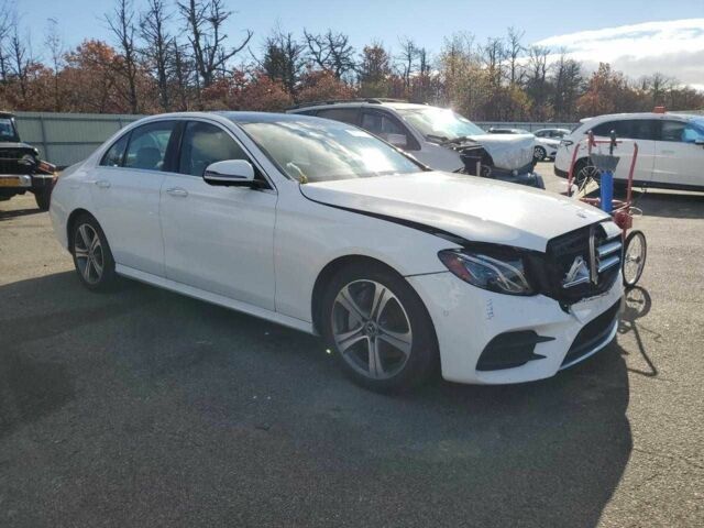 Белый Мерседес Е-Класс, объемом двигателя 2 л и пробегом 53 тыс. км за 9400 $, фото 3 на Automoto.ua