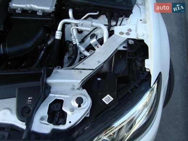 Белый Мерседес Е-Класс, объемом двигателя 2 л и пробегом 120 тыс. км за 33400 $, фото 38 на Automoto.ua