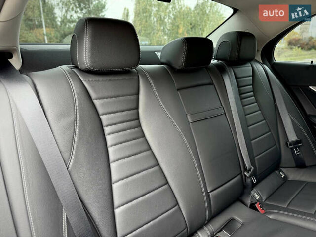 Белый Мерседес Е-Класс, объемом двигателя 1.99 л и пробегом 64 тыс. км за 45500 $, фото 72 на Automoto.ua