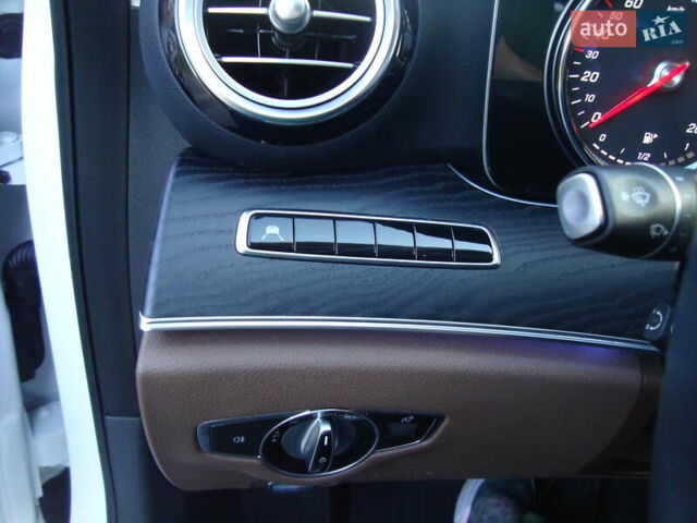 Белый Мерседес Е-Класс, объемом двигателя 2 л и пробегом 120 тыс. км за 33400 $, фото 26 на Automoto.ua