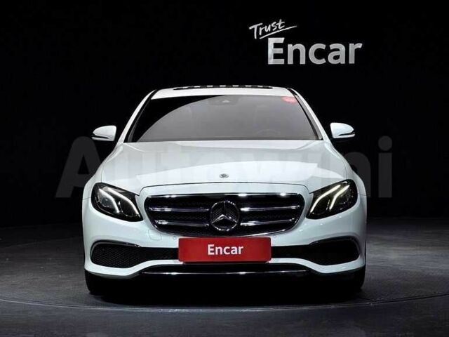 Белый Мерседес Е-Класс, объемом двигателя 0 л и пробегом 62 тыс. км за 20514 $, фото 11 на Automoto.ua