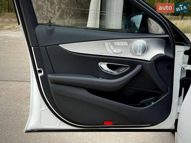 Белый Мерседес Е-Класс, объемом двигателя 1.99 л и пробегом 64 тыс. км за 45500 $, фото 59 на Automoto.ua