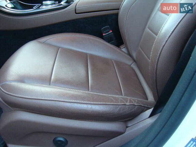 Белый Мерседес Е-Класс, объемом двигателя 2 л и пробегом 120 тыс. км за 33400 $, фото 9 на Automoto.ua