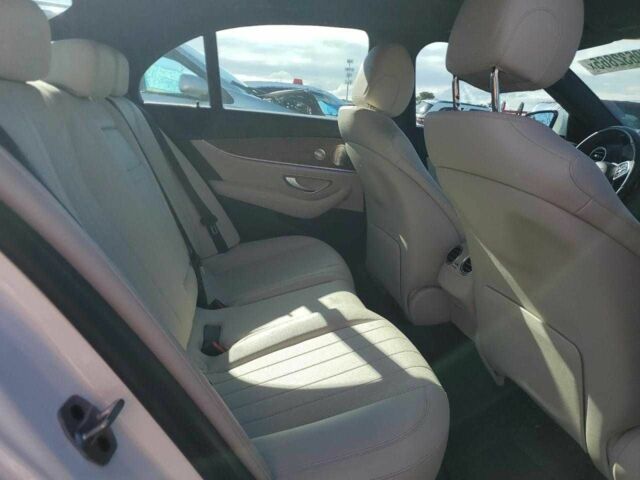 Белый Мерседес Е-Класс, объемом двигателя 2 л и пробегом 53 тыс. км за 9400 $, фото 9 на Automoto.ua