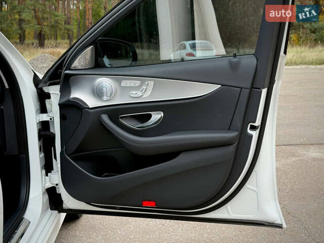 Белый Мерседес Е-Класс, объемом двигателя 1.99 л и пробегом 64 тыс. км за 45500 $, фото 66 на Automoto.ua