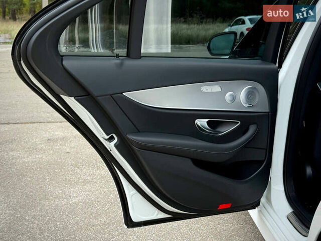 Белый Мерседес Е-Класс, объемом двигателя 1.99 л и пробегом 64 тыс. км за 44999 $, фото 62 на Automoto.ua