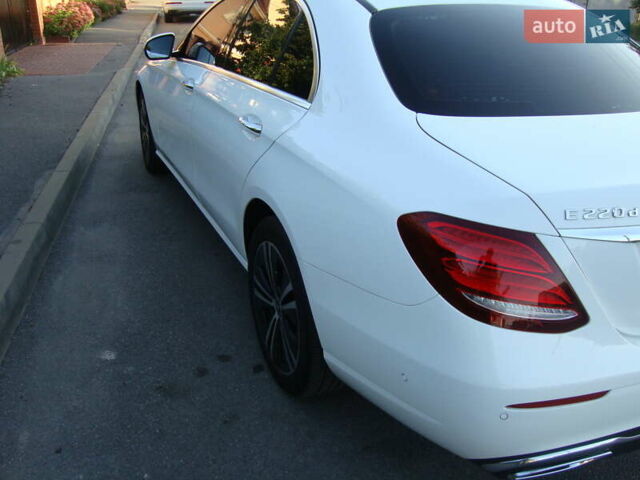 Белый Мерседес Е-Класс, объемом двигателя 2 л и пробегом 120 тыс. км за 33400 $, фото 4 на Automoto.ua