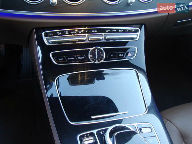 Белый Мерседес Е-Класс, объемом двигателя 2 л и пробегом 120 тыс. км за 33400 $, фото 29 на Automoto.ua