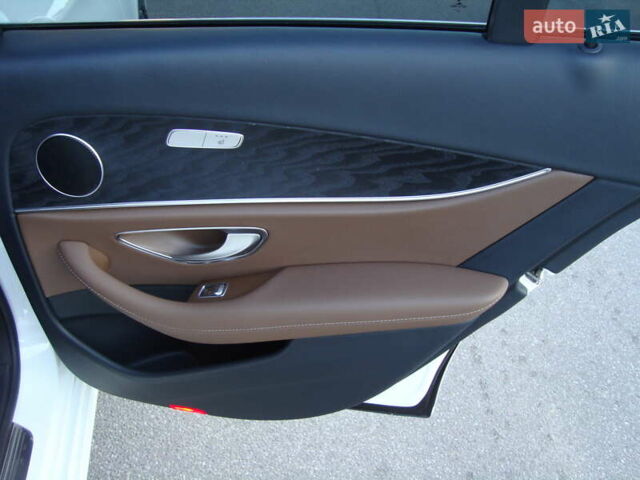 Белый Мерседес Е-Класс, объемом двигателя 2 л и пробегом 120 тыс. км за 33400 $, фото 15 на Automoto.ua