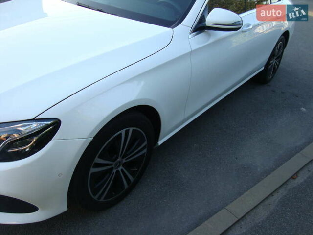 Белый Мерседес Е-Класс, объемом двигателя 2 л и пробегом 120 тыс. км за 33400 $, фото 2 на Automoto.ua