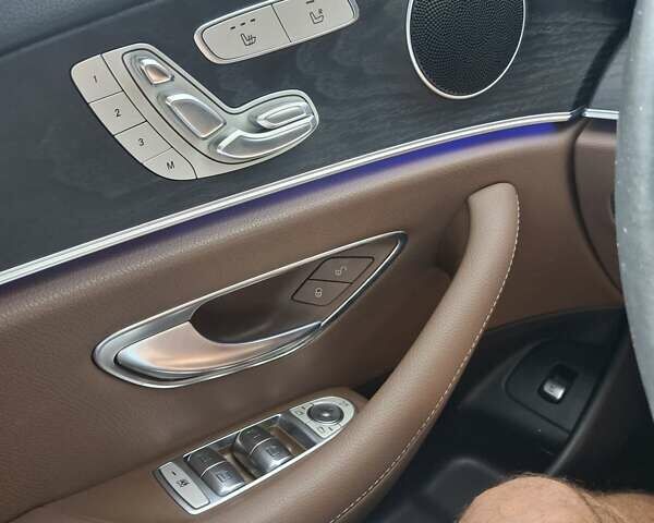 Белый Мерседес Е-Класс, объемом двигателя 2 л и пробегом 120 тыс. км за 34900 $, фото 10 на Automoto.ua