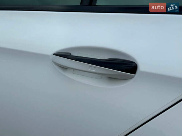 Белый Мерседес Е-Класс, объемом двигателя 1.99 л и пробегом 64 тыс. км за 45500 $, фото 56 на Automoto.ua