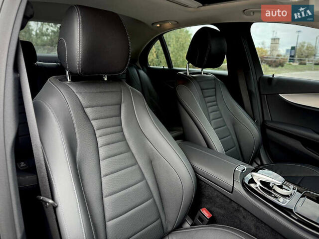 Белый Мерседес Е-Класс, объемом двигателя 1.99 л и пробегом 64 тыс. км за 45500 $, фото 74 на Automoto.ua