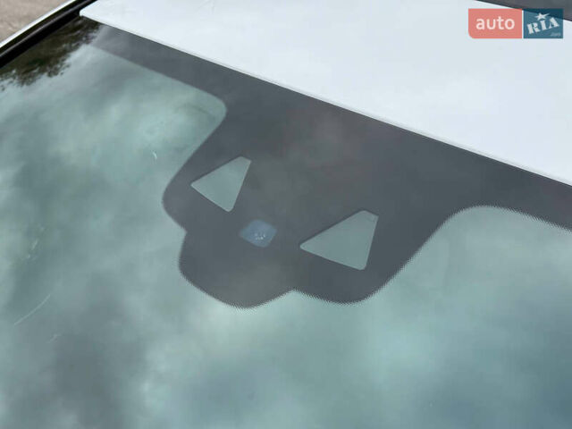 Белый Мерседес Е-Класс, объемом двигателя 1.99 л и пробегом 64 тыс. км за 45500 $, фото 69 на Automoto.ua