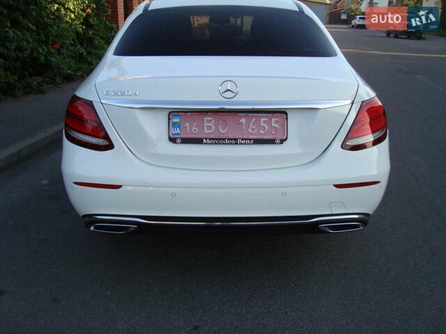 Белый Мерседес Е-Класс, объемом двигателя 2 л и пробегом 120 тыс. км за 33400 $, фото 5 на Automoto.ua
