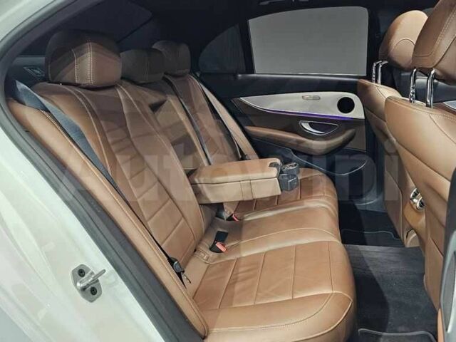 Белый Мерседес Е-Класс, объемом двигателя 0 л и пробегом 62 тыс. км за 20514 $, фото 8 на Automoto.ua