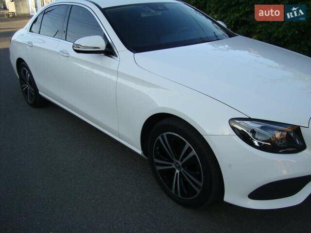 Белый Мерседес Е-Класс, объемом двигателя 2 л и пробегом 120 тыс. км за 33400 $, фото 1 на Automoto.ua