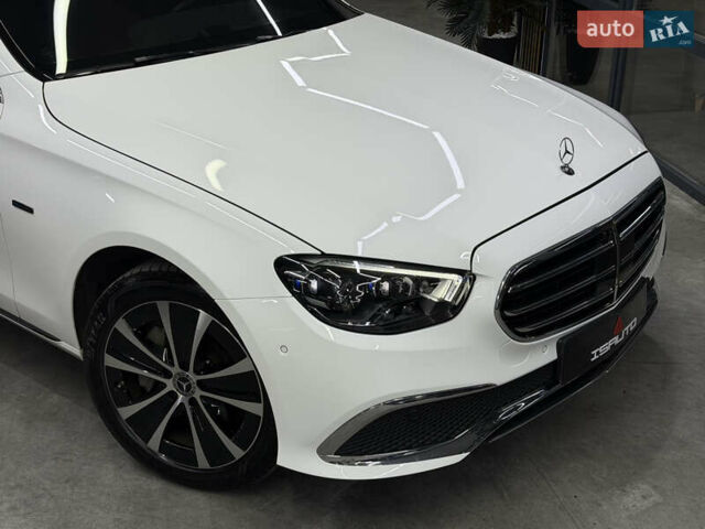 Белый Мерседес Е-Класс, объемом двигателя 1.99 л и пробегом 23 тыс. км за 55000 $, фото 2 на Automoto.ua